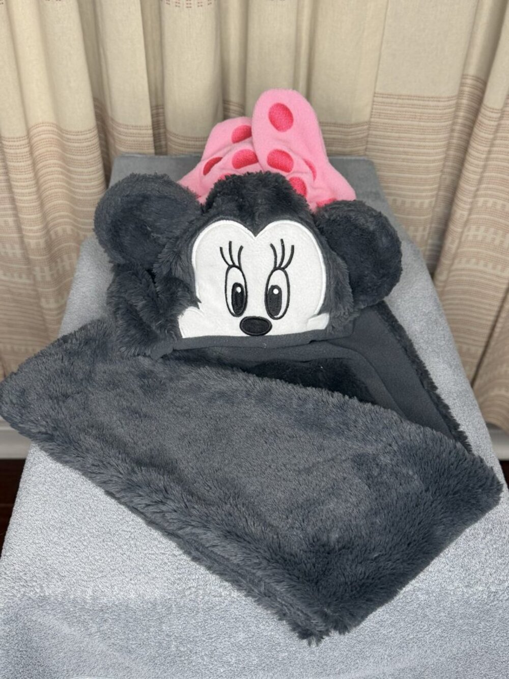 Disney Minnie Mouse Faux Fur Hooded Scarf - Kids M/L 7-10